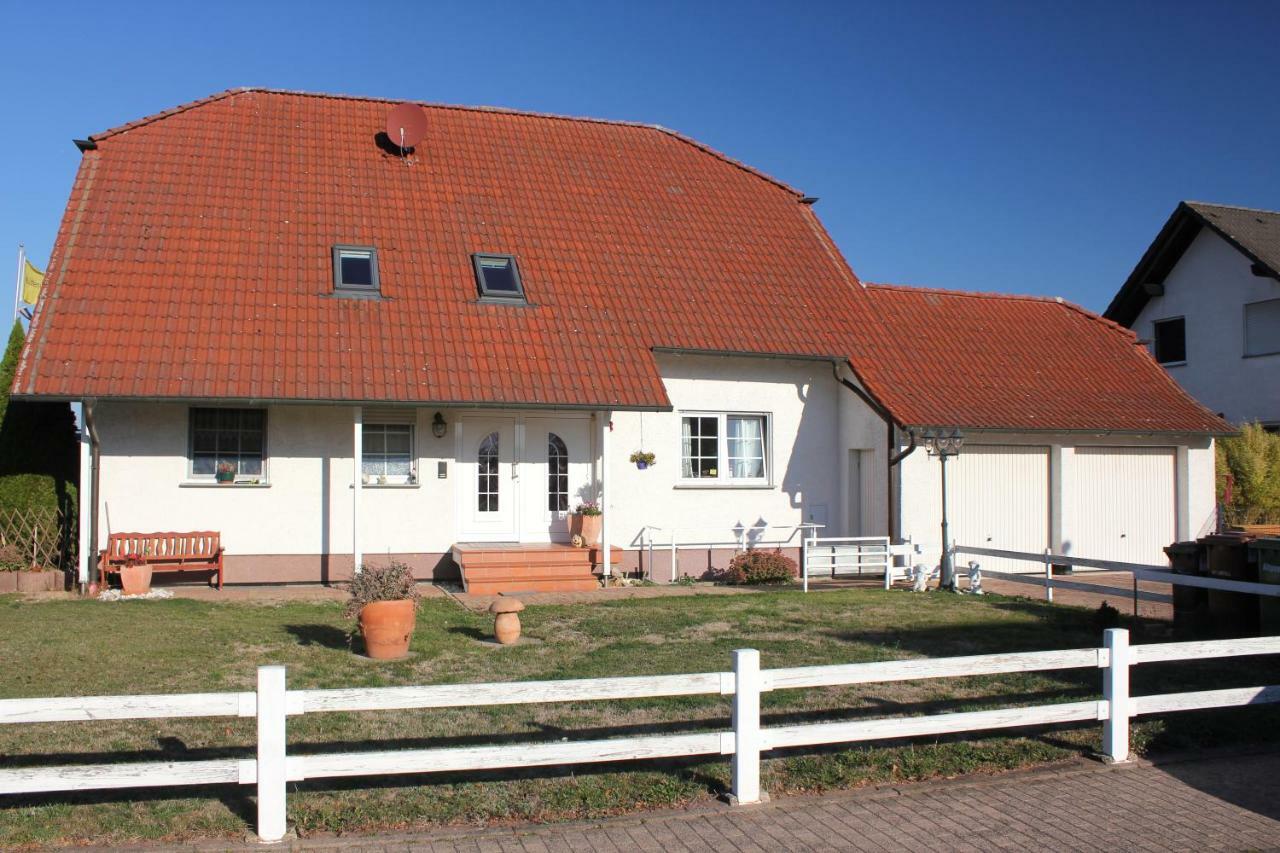 Ruhige und gemütliche Ferienwohnung in Calden Exterior foto